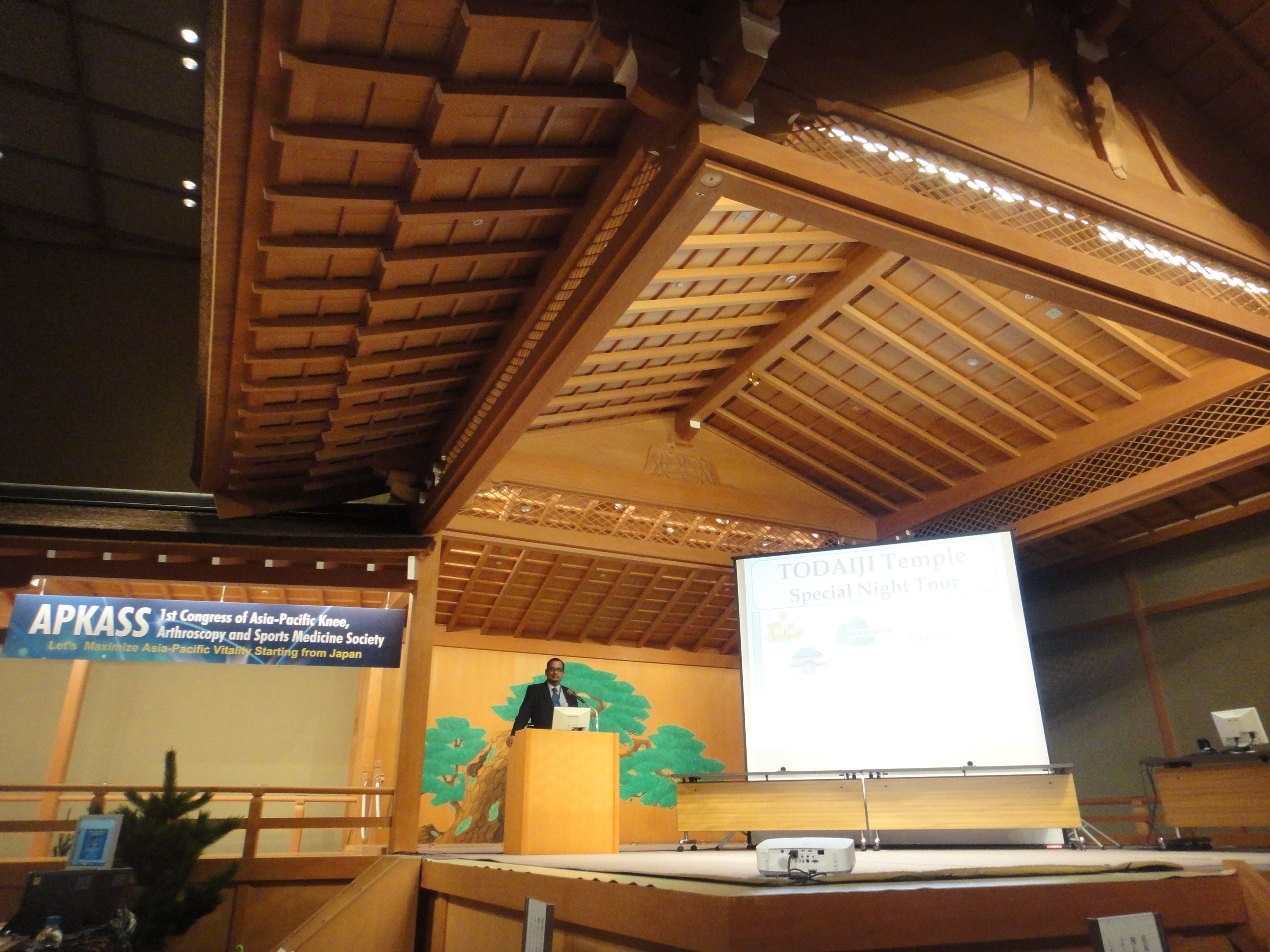 Dr Goyal presenting Gel Based ACI technique for Cartilage Repair at Nara, Japan