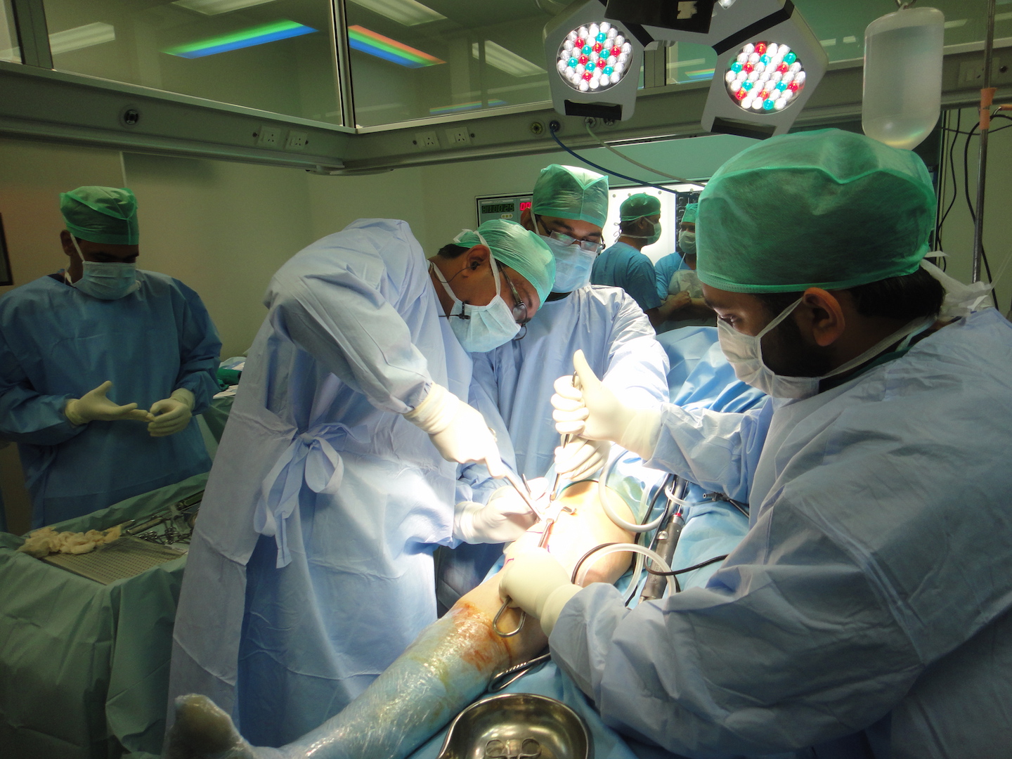 Live Surgery Transmitted to Pattaya